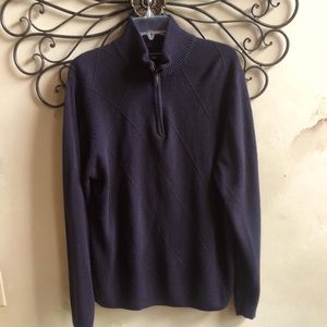 Men’s navy blue lightweight sweater